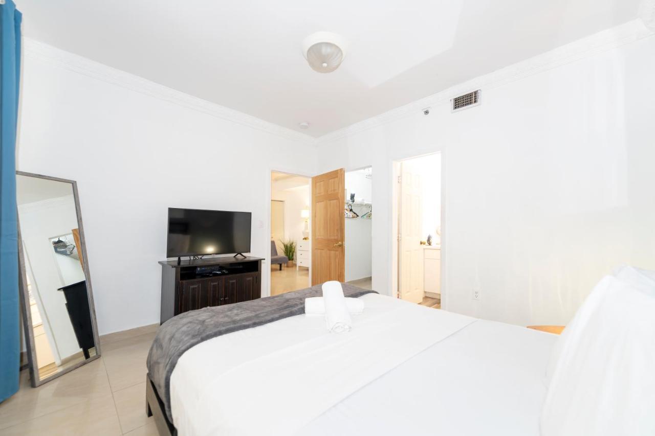 Apartments On Ocean Drive Miami Beach Exterior photo