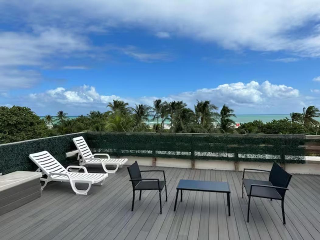 Apartments On Ocean Drive Miami Beach Exterior photo